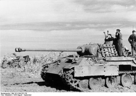 bundesarchiv_bild_101i-244-2321-34_ostfront-sc3bcd_panzer_v_panther.jpg